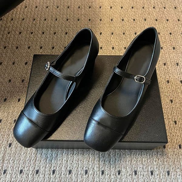 Lady Elegant Two Tone Cap Toe Mary Jane Luxury Metal Buckle Detail Block Heel Comfortable Pumps Dress Shoes Office Daily Wear Collocation