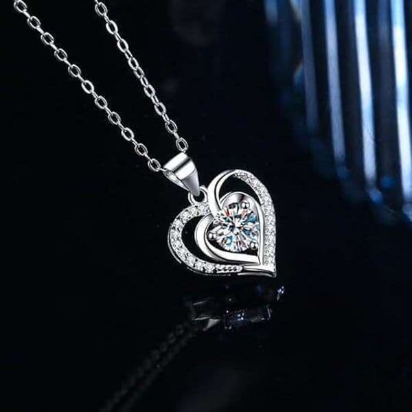 Cross-border new fashion versatile simple hot-selling elegant light luxury niche design zircon heart necklace wholesale
