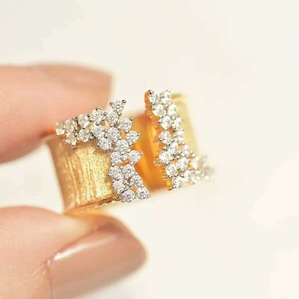 Huitan 2022 New Fashion Womens Finger Ring with CZ Stone Wiredrawing Effect Gold Color Wide Rings Luxury Female Jewelry Party H260429