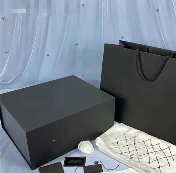 Wholesale Simple Designer Black Classic Logo Perfume Clothing Scarf Wallet Women's Bag Shoes Box Handbag Ribbon Card Gift Packaging B2