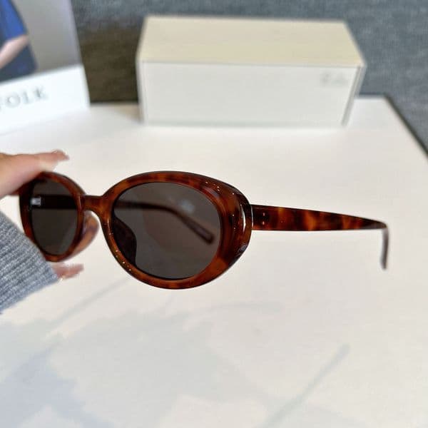 2026 European American fashion small-frame oval UV protection for men and women, high-end stylish sunglasses