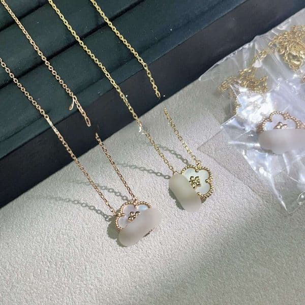 designer necklace new models of Van cle ef High-quality clover plum blossom necklace for womenatural mother-of-pearl elegant collarbone chain