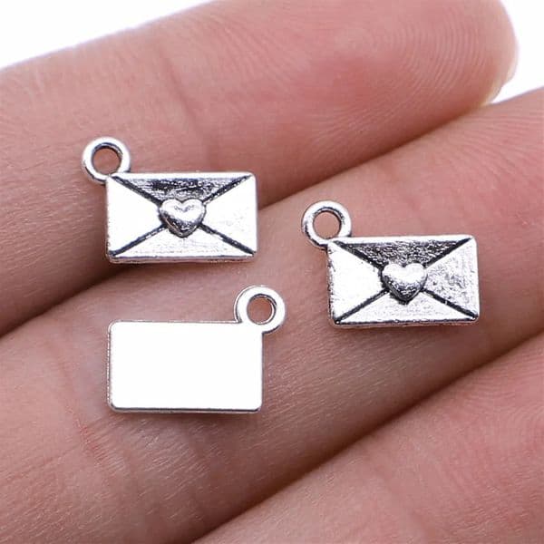 WYSIWYG 20pcslot Love Letter Charms Pendant DIY Metal Jewelry Making Antique Silver Color 9x12mm 260429