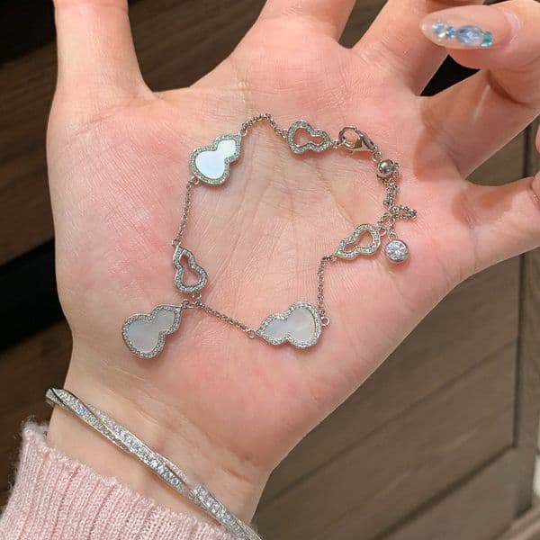 Zircon Mother-of-Pearl Hollow Gourd Pendant New Chinese Style Exquisite Luxurious Elegant Bracelet Light Luxury High-End Feel Jewelry
