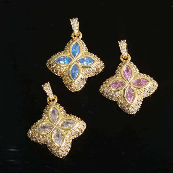 Custom-made full dia pendant necklace for men, featuring colorful four-leaf clover, with a simple and personalized design