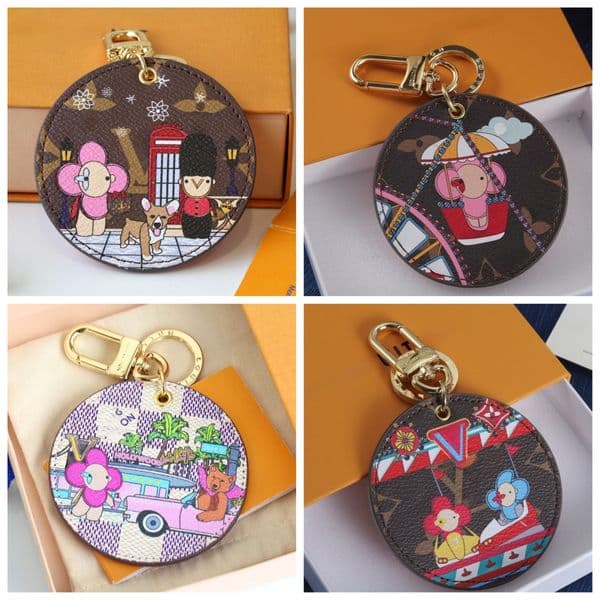 Designer Brand Womens Key Wallets Letter Ladies Round Keyring Bags Totes Pendant Mens Car Keychain Female Bags Pendants Accessories Dog Cat Charms
