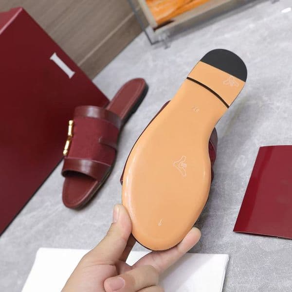 High quality designer flat sandals, classic summer leather slippers, women's sexy sandals or colorful beach flat sandals