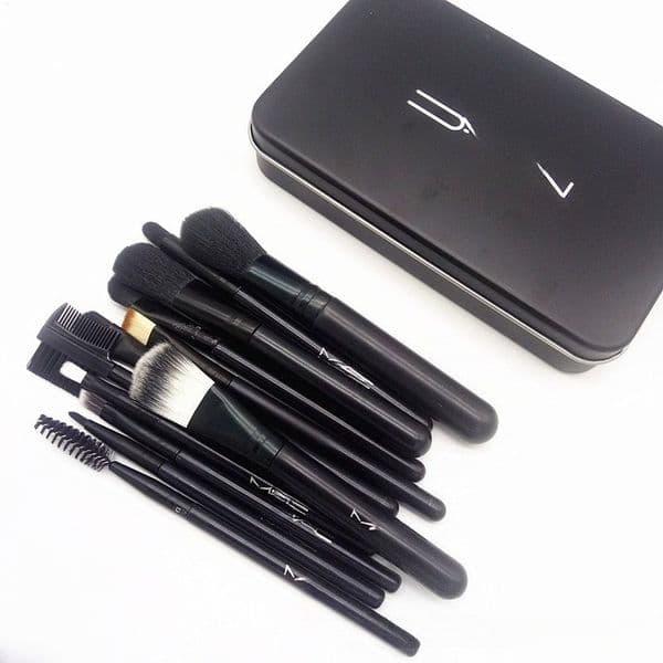 New 12 Iron Box Set Blush Eyeshadow Foundation Plastic Handle Makeup Brush