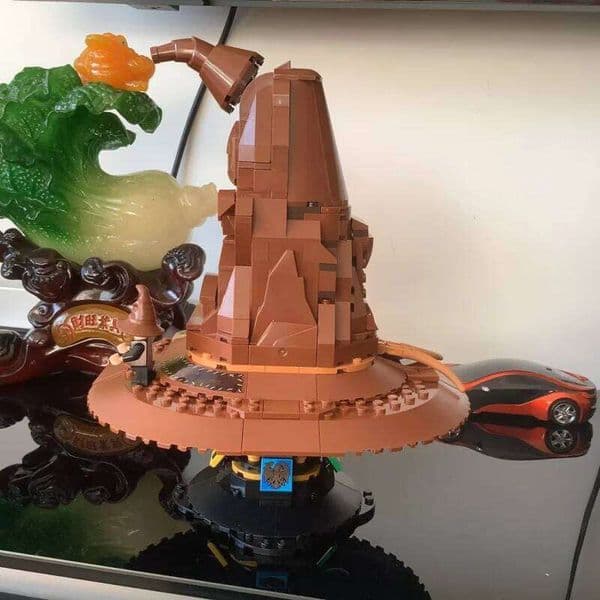 2026 New New 561pcs Sorting Hat Building Blocks Model Toy Fit 76429 Witch Pottered Wizard Hats Collection Christmas Birthday Gifts 26W0205