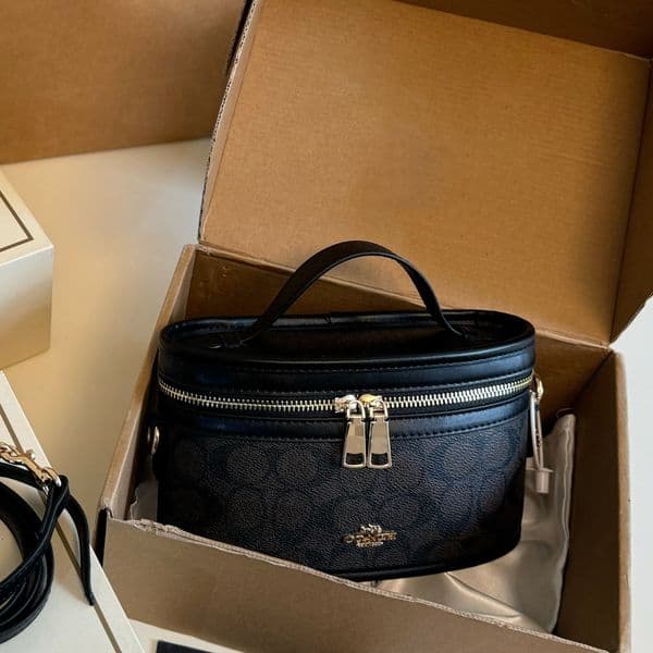 Designer makeup bag Metal makeup box Bags Women Classic Handbag leather Messenger Underarm Bag Lady Purse new style summer travel Letter Cosmetic Bag Vanity Bag 10A.