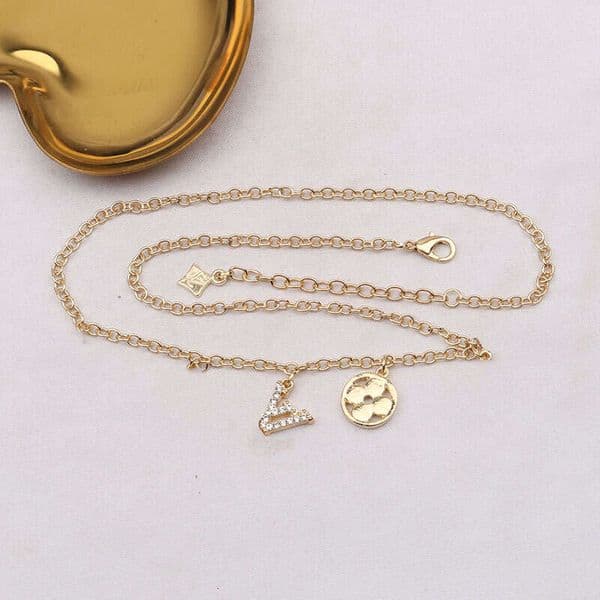 Cross-Border Creative V-Style Diamond-Shaped Fashion Necklace, Minimalist Design With A Unique Pendant, Long Collarbone Chain 358