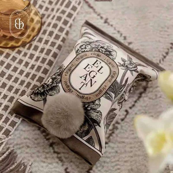 Retro Style Light Luxury Tissue Box, Paper Towel Storage Bag Case, Hand Painted Flower Printed and Dyed Plush Fabric 26W0206