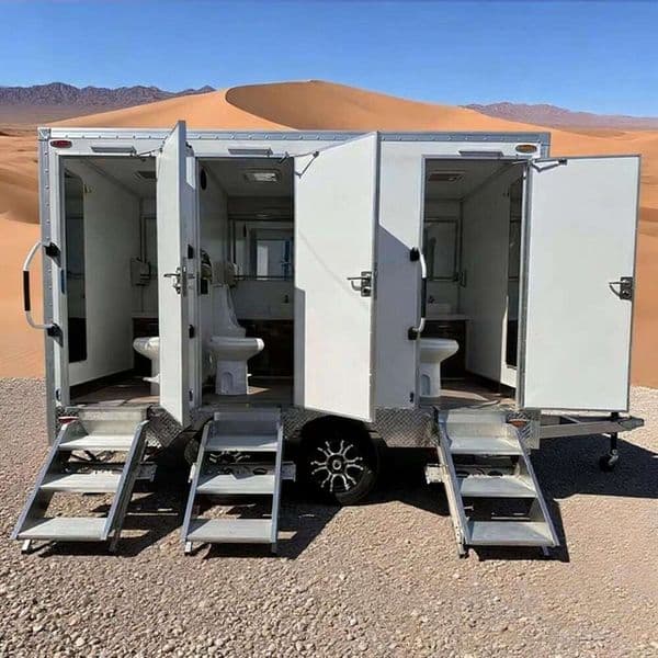 Portable Site Toilet with Solar Power Ventilation Mobile Restroom for Remote Construction Areas with Integrated Water Tank