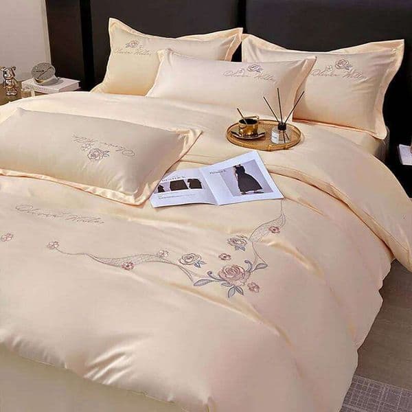Luxury 100% Long Staple Cotton Embroidered Bedding Sets Solid Thick Brushed Comforter Kit Skin-Friendly Cozy Bed Linens for Home 26H0207