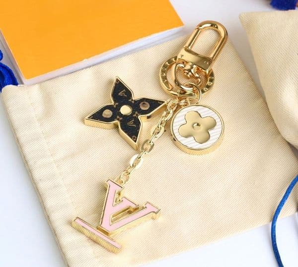 Designer Keychain Enamel Flower Pendant Key Chain Couple Car Key Holder Accessories For Women Girls Handbag Jewelry