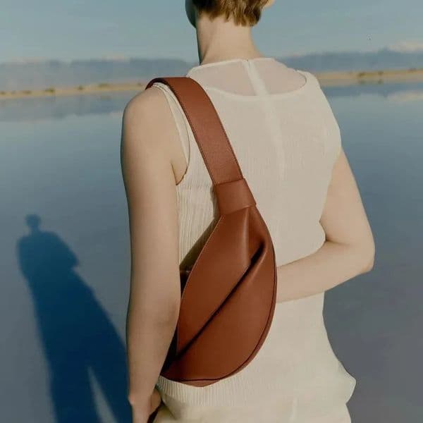 2025 model large capacity pillowshaped French style niche travel smooth shoulder bag crossbody handbag 260208BANJIA