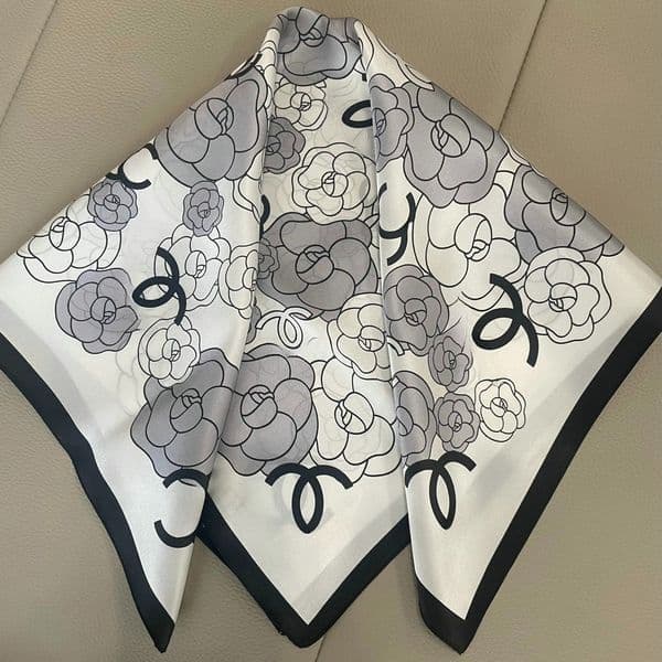 100% Silk Scarf Women Neck Hair Band Foulard Square Small Headband Fashion Print Neckerchief Scarves Bandana 53CM Designer scarf