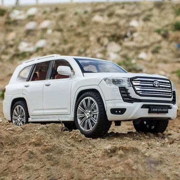 1:24 Alloy Diecasts Vehicles Metal Car Model Collection Kids Toy Fashionable Ornaments 26Y0209
