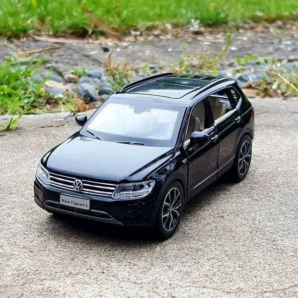 1:32 Tiguan SUV Alloy Cast Car Model Sound and Light Children's Toy Collectibles Birthday gift 26Y0209