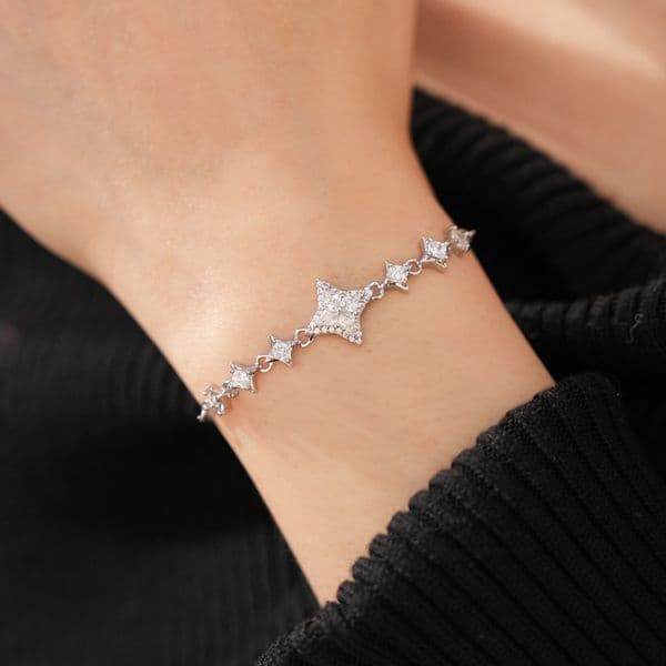 Unique fashion personality star-shaped full-zircon bracelet, exquisite and versatile, niche style with a high-end feel, jewelry manufacturer