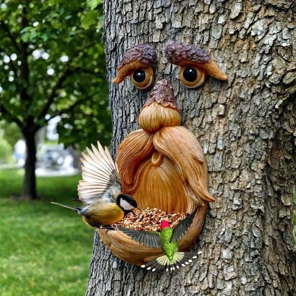 Tree Face Decor Bird Feeder OutdoorEyes Glow in Dark Fun Old Man Tree Hugger Sculpture Yard Art Garden Lawn Ornament Decoration 260128