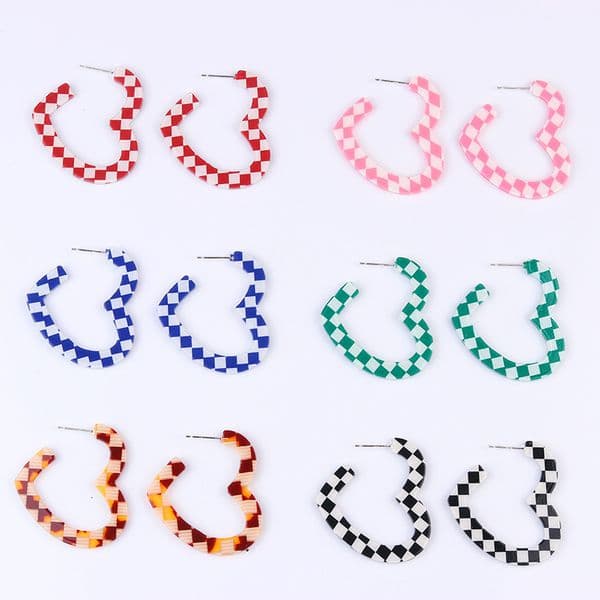 Trendy Heart-Shaped Checkerboard C-Shaped Geometric Hoop Color-Contrast Plaid Exaggerated Drop Earrings, Acrylic Ear Accessories