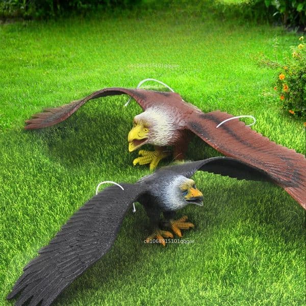 Hanging Bird Deterrent Plastic Eagle Ornament Outdoor Eagle Figurine Vivid Flying Bird Hawk Decoy Garden Scarecrow Decoration 260205