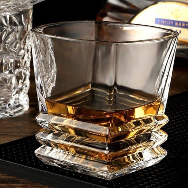 280ml Whiskey Glass Square Pagoda Shaped Wine Glass Drinkware Vintage Cup Drinking Bottle Bar Party Mugs Transparent y Cup 260124