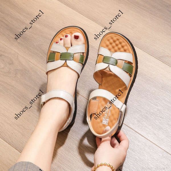 Women Sandals Summer Women Shoes Beach Sandals Ladies Comfortable Non-slip Soft Bottom Elderly Beach Casual Shoes Mother Sandals