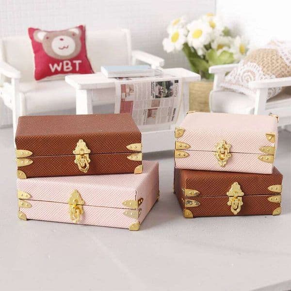 1:12 Dollhouse Miniature Vintage Suitcase Leather Luggage Storage Box Home Furniture Model Toy Doll House Micro Scene Decor 26Y0211