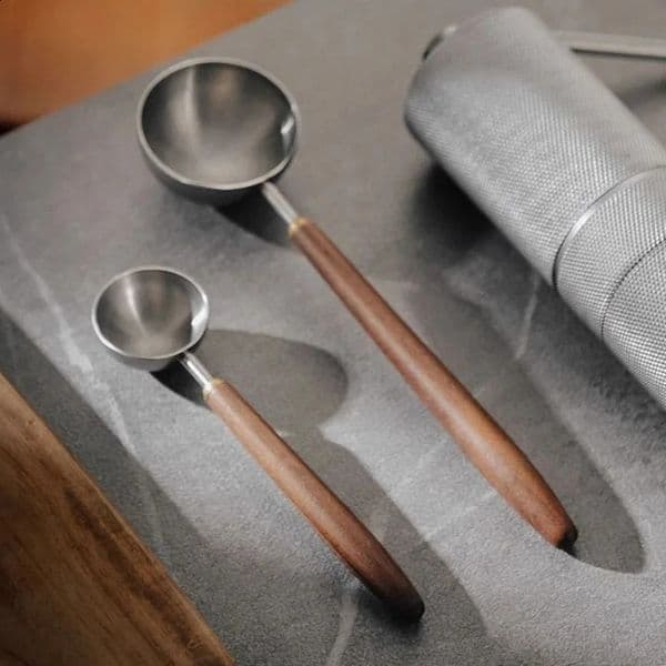 1pc Wooden Handle Stainless Steel Coffee Scoop Tablespoon Measuring Spoon Walnut Wood Long Spoons Cafe Decoration 260202