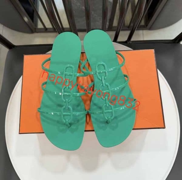 Luxury Designer Fashionable sandals Womens Summer Slide Flat Bottom Slippers Designers jelly hollow Chain Outdoor Beach Slippers Sandals Size EU36-EU42