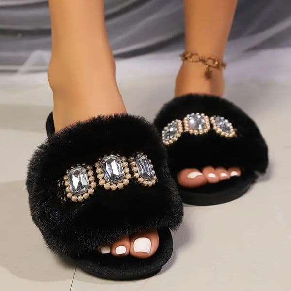 Crystal Decoration Furry Slides Women 2025 Winter Warm Short Plush Flat Heel Indoor Slippers Soft Non Slip Fur Slippers 260124