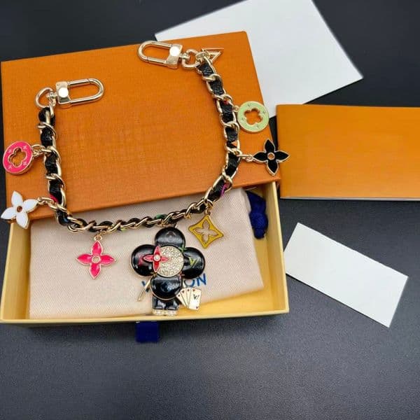 Designer Keychains high qualtiy brand Leather Keychain Fashion Pendant Car Chain Charm Bag Keyring jewelry key chain Accessories Gifts