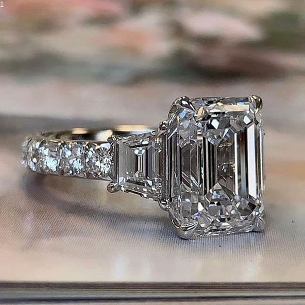 Emerald Cut Zircon Ring Luxury Three Stone Engagement Ring for Women Bridal Wedding Statement Ring Fashion Jewelry Accessory