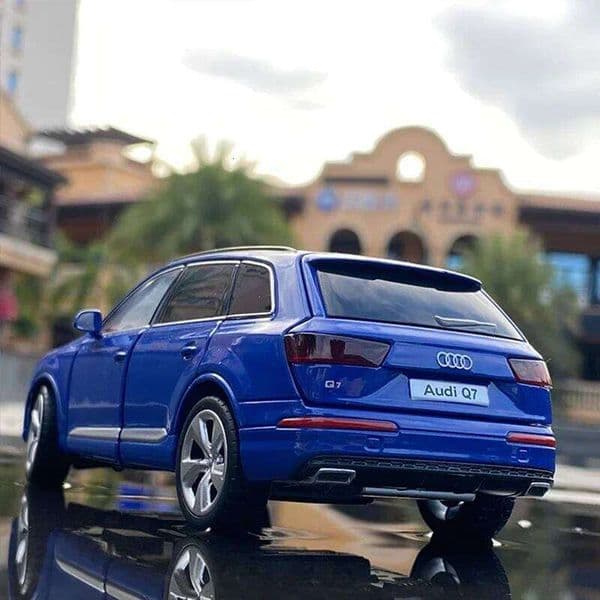 Plane 1:32 AUDI Q7 SUV Alloy Diecast & Vehicles Metal Toy Car Model Collection High Simulation Sound And Light slot car Gift 26M0225 Car Track