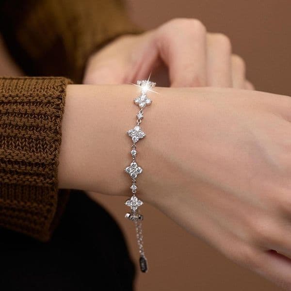 Four Leaf Clover Bracelet For Women Minimalist High End Adjustable Bracelet Luxury Elegant Lucky Charm Jewelry