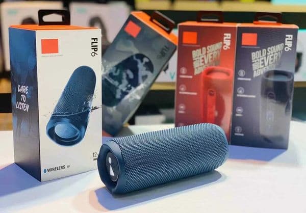 Make a Splash with Flip 6: IPX7 Waterproof Bluetooth Speaker for Pool Parties, Beach Trips, and All Your Water-Based Fun H260226
