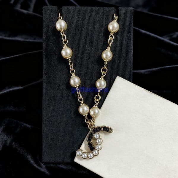 cc necklace designer jewelry women 25k Double C Pearl Necklace for Women Black Sheepskin Elegant Collarbone Chain Vintage Accessories