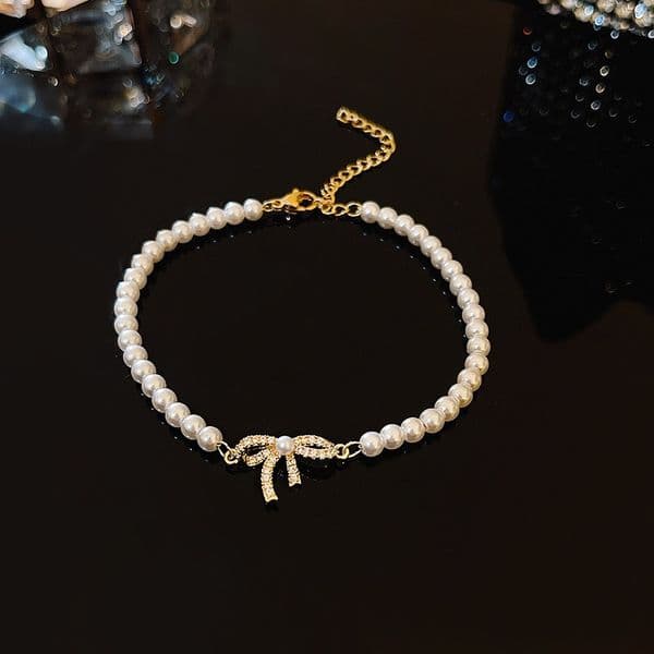 Pearl Bracelet for Women Dainty Bow Charm Bracelet Korean INS Style Elegant Faux Pearl Beaded Bracelet Minimalist Fashion Hand Jewelry for Daily Wear Party Wedding
