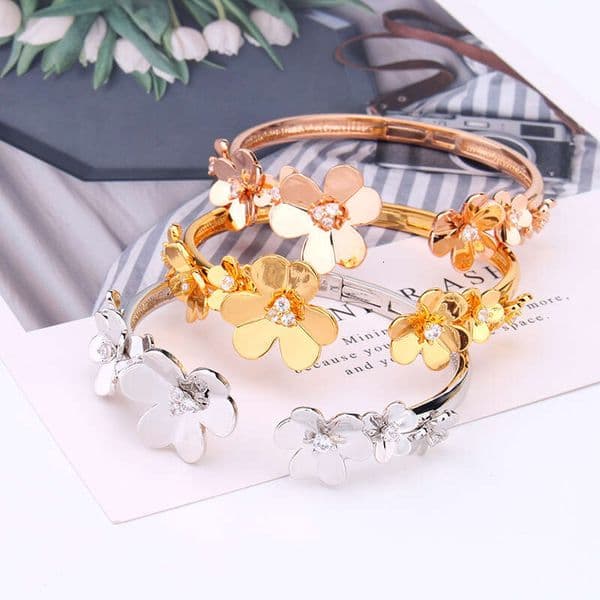 Designer Trefoil Bracelet Versatile Gold-Plated Jewelry Triple-Flower Bracelet Women's Light Luxury Party Gift