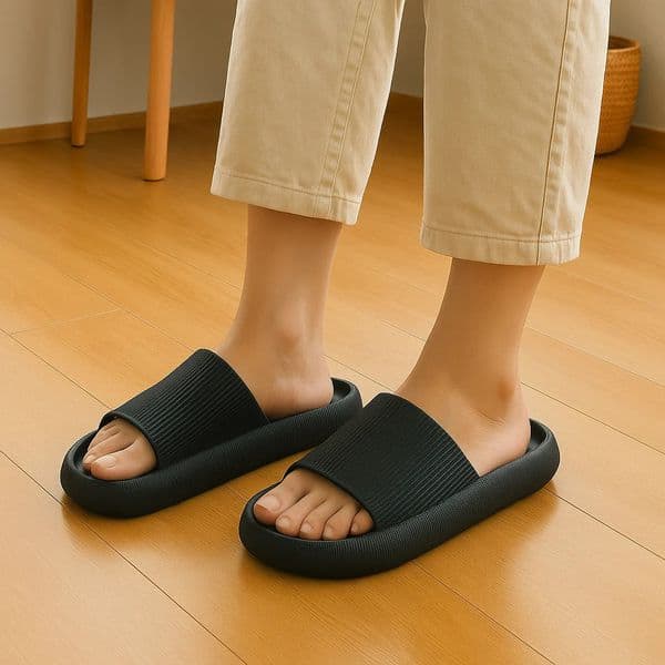 EVA Beach Slippers Thick Sole 4cm Cloud-Like Comfort Home Use Couple Height Increasing Indoor Solid Color Summer Sandals260202BJ