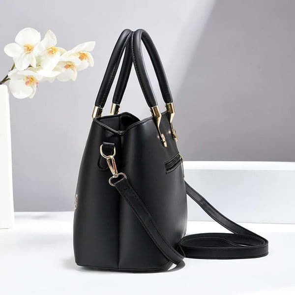 A Stylish Versatile Women S Bag With Traditional Embroidery Suitable All Seasons This New Soft Handbag Is Perfect Mothers Featuring Spacious Design Ideal