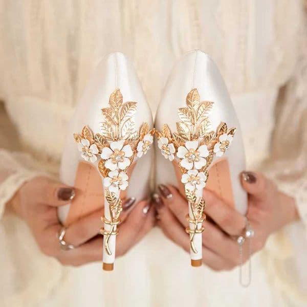 Metal Flowers Heel Crystal Bridal Shoes For Women Pointed Soft Silk Dress Shoe Shallow Sexy High Heels Pumps Female Party K260228