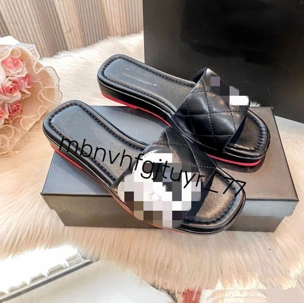 Women's Slippers Low Heel Designer Sandals Black High Quality Low Heel Calf Leather Summer Beach Slippers Flip Flop Sandals size 35-41 AA01