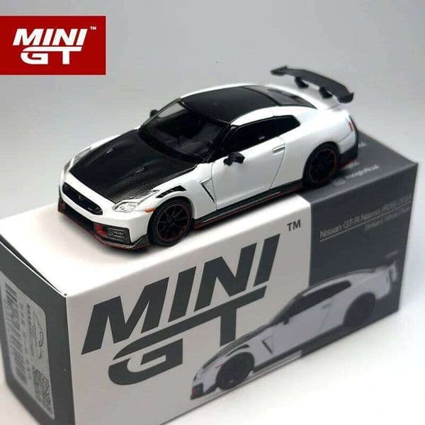 MINI GT 1:64 Nissan GTR 2024 Brilliant White Pearl Alloy Car Model 1045 26L0601