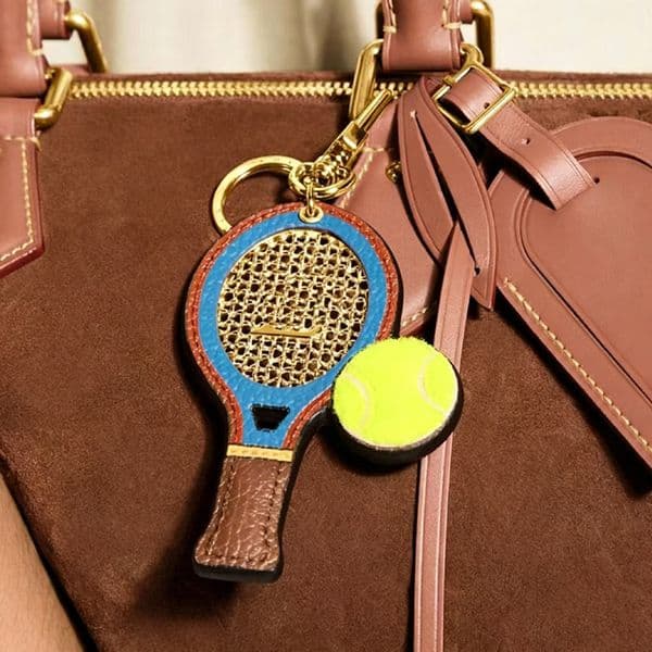 Luxury Tennis Racket Bag Charm Keychain Designer Monogram Leather Pendant with Mini Tennis Ball for Women Men Handbag Accessory with the box L260609RXNF
