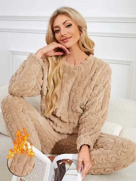 Two-Piece Autumn and Winter Pajama Set with Fleece Lining Thick Coral Velvet Home Wear Fashionable Warm Long-Sleeve Pants Sets L260525