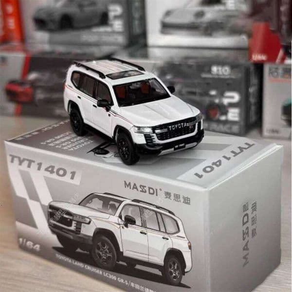 Massdi 1:64 Scale Toyota Land Cruiser LC300 GR-S TYT1400 TYT1401 Simulation Alloy Car Model Collectible Gift Souvenir Display 26Y0601