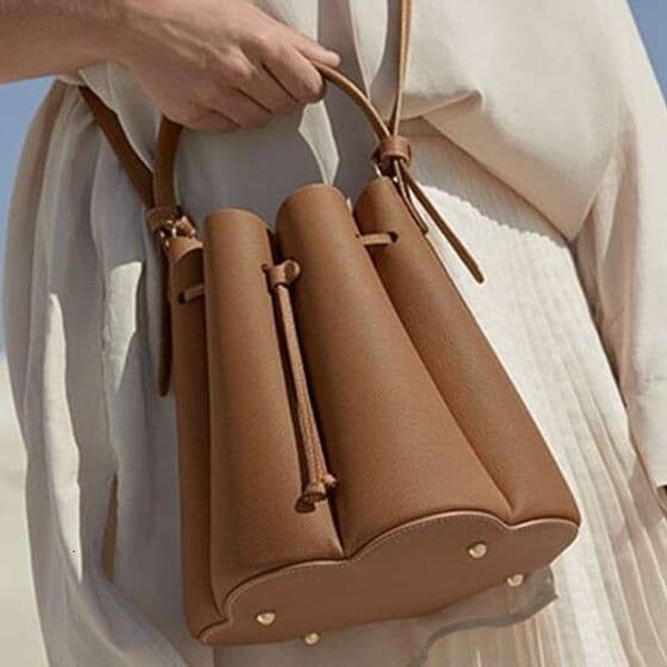 New women's shoulder and crossbody hand-held petal bucket bag, niche design fashion bag